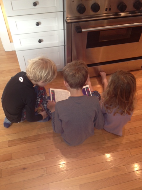 Bo reading to kiddos, Nov 2012